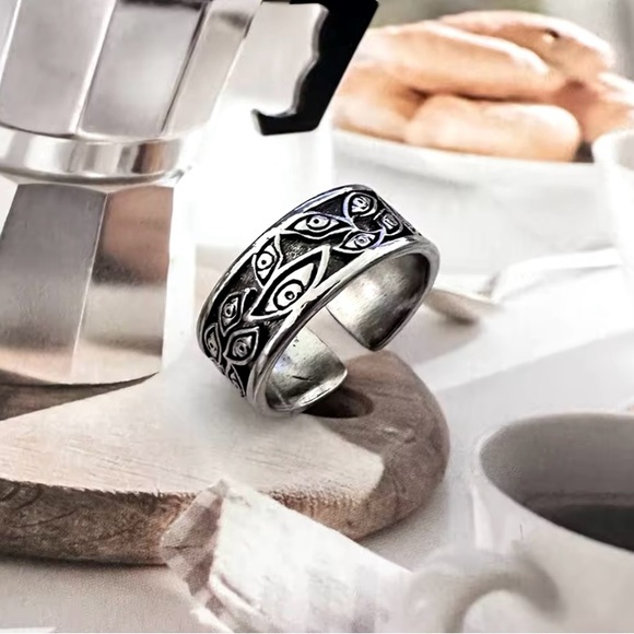 Retro devil silver eye ring - Picture 3 of 3